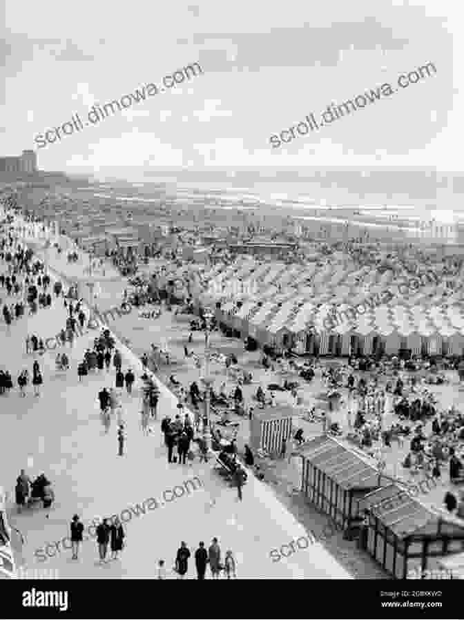 People Strolling Along The Long Beach Oceanfront Promenade, Circa 1920s. Long Beach In Vintage Postcards